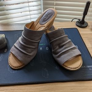 Born women's sandals